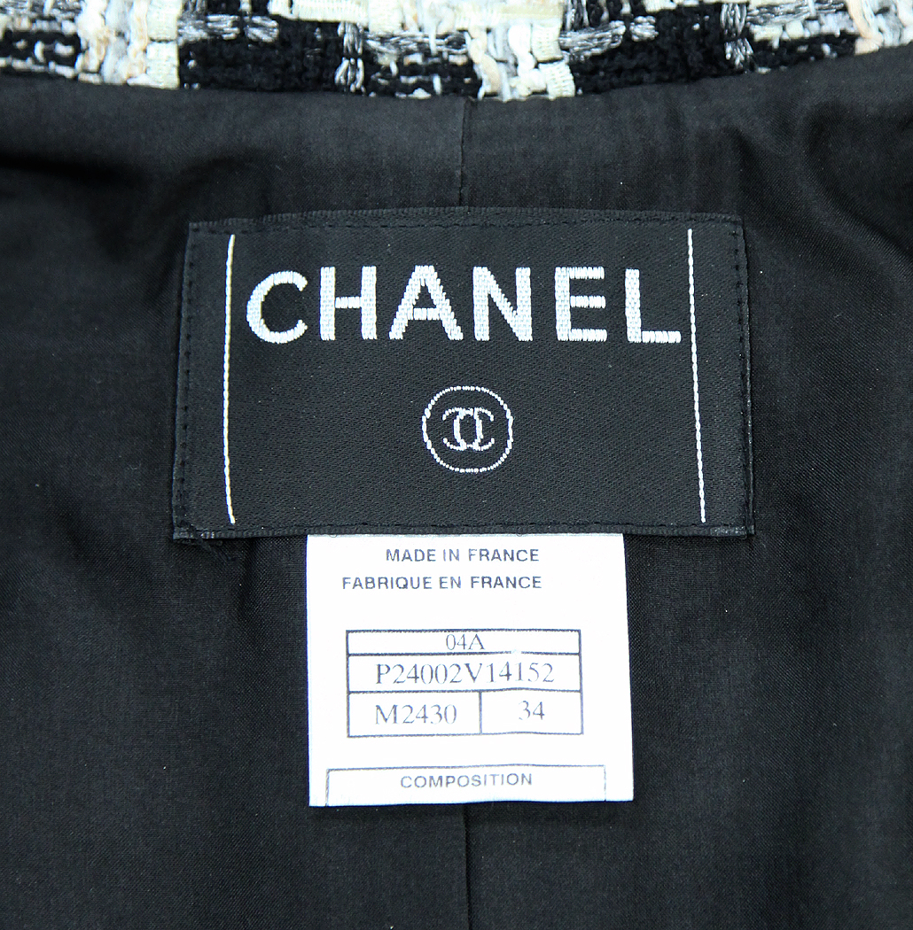 Твидовый костюм Chanel с бантами