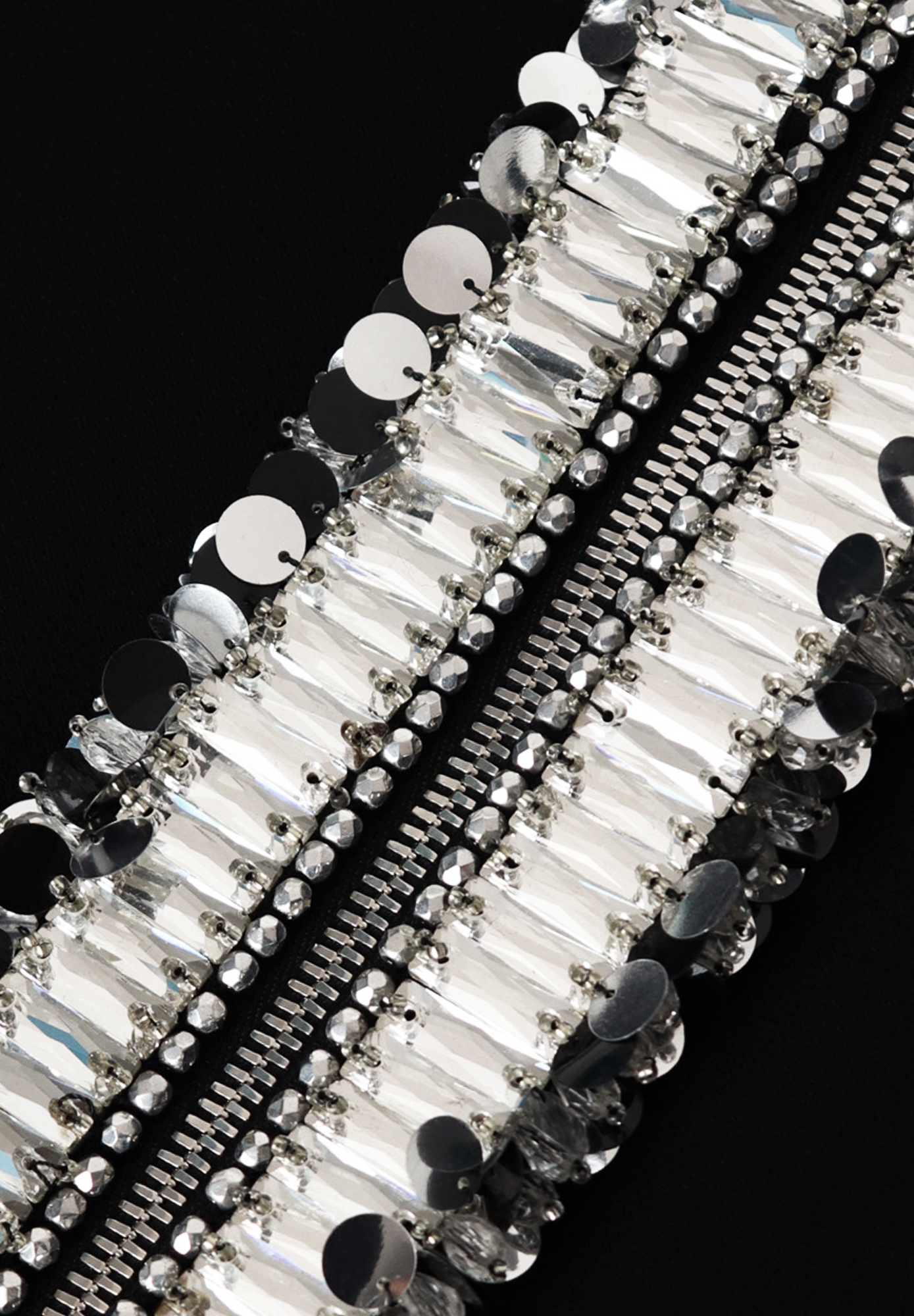 Черное платье Prada с кристаллами