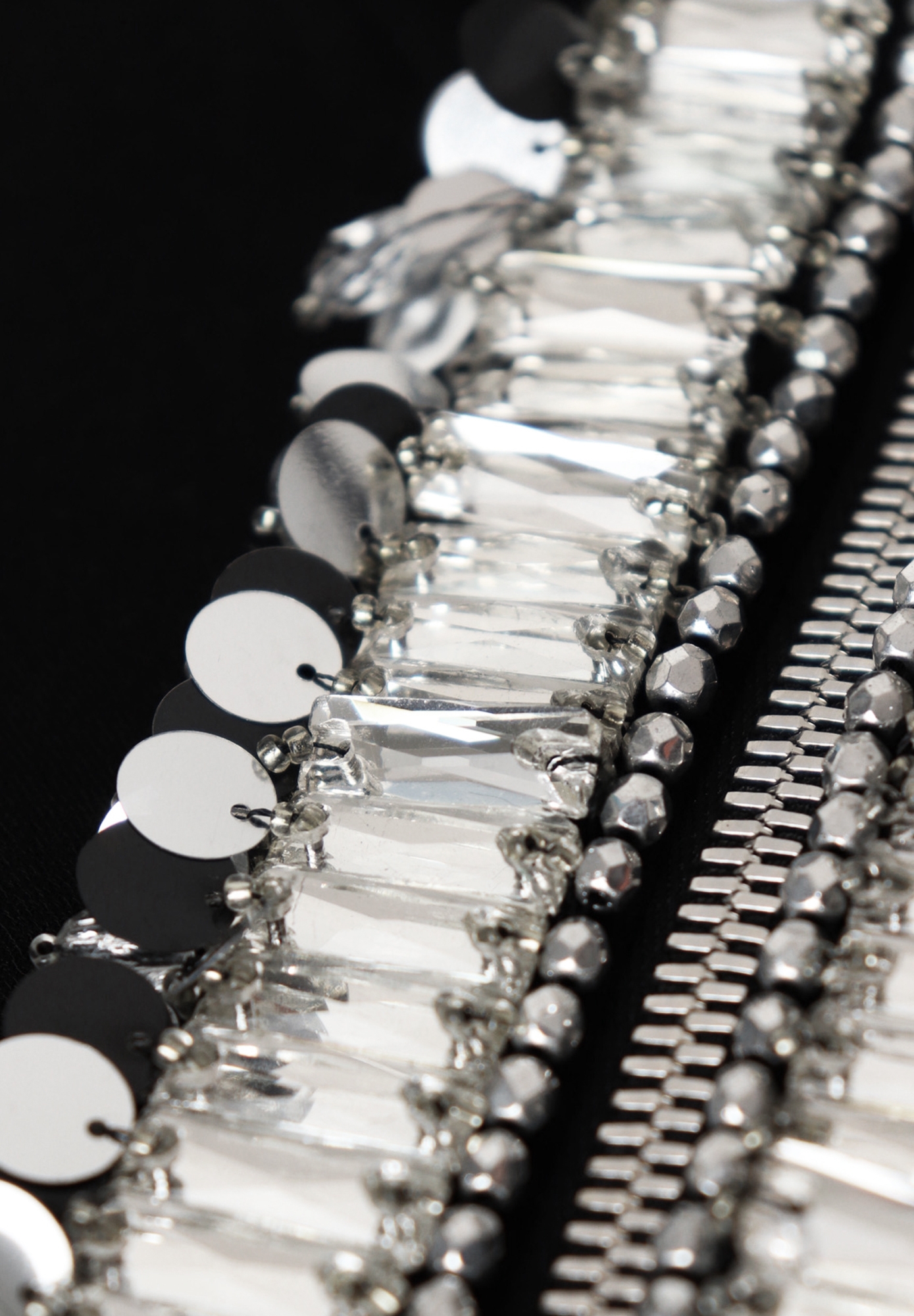 Черное платье Prada с кристаллами