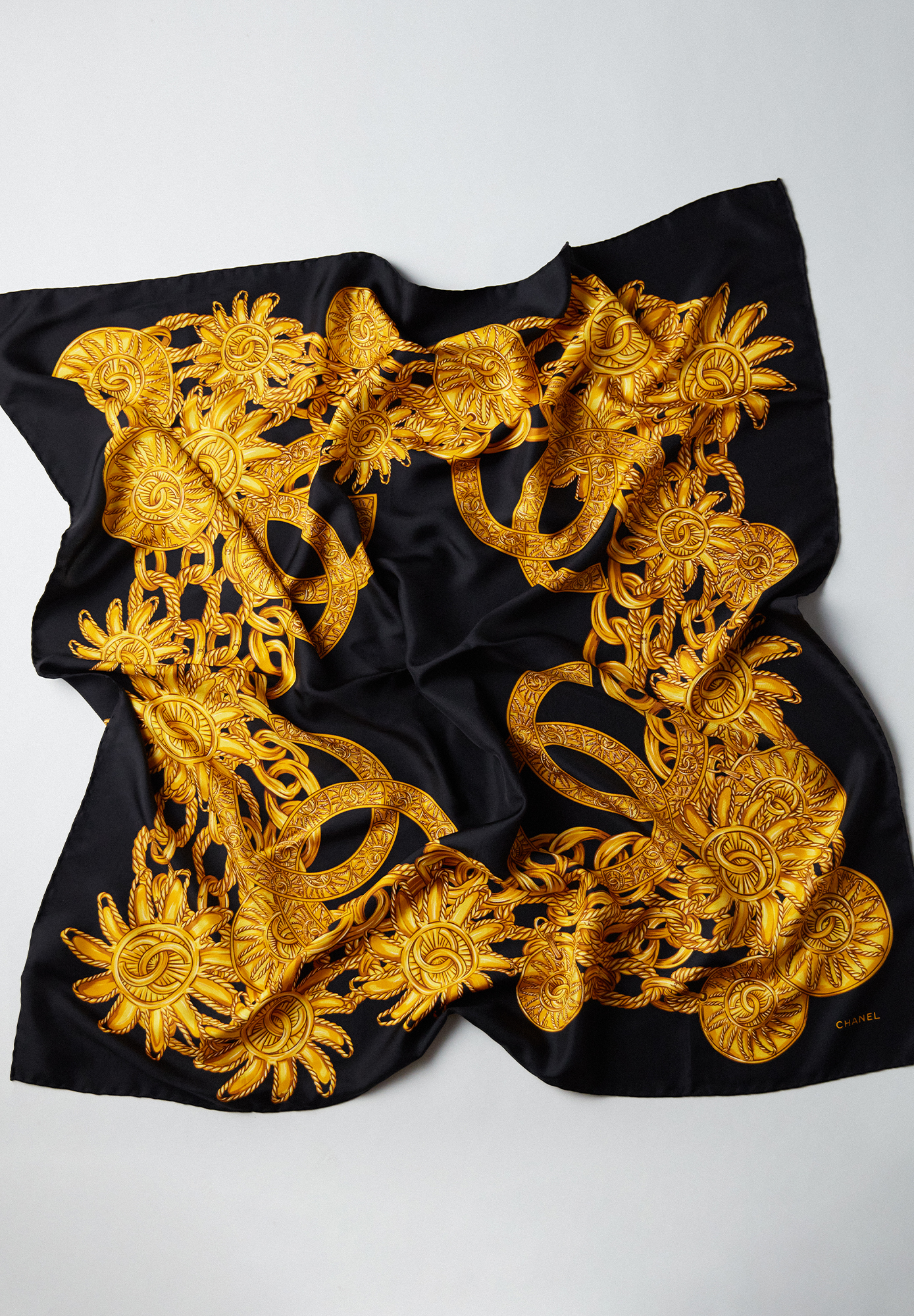 Винтажный черный платок Chanel с принтом