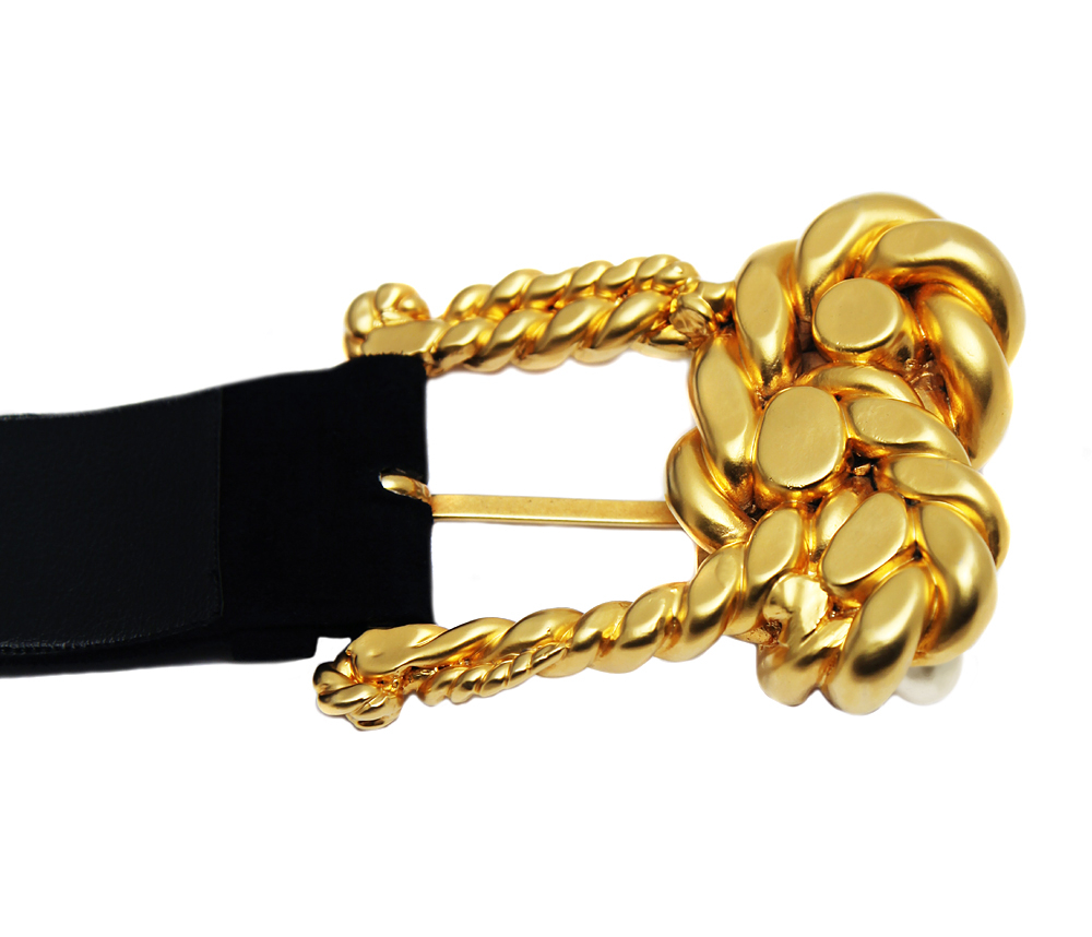 Замшевый ремень Chanel с барочным жемчугом