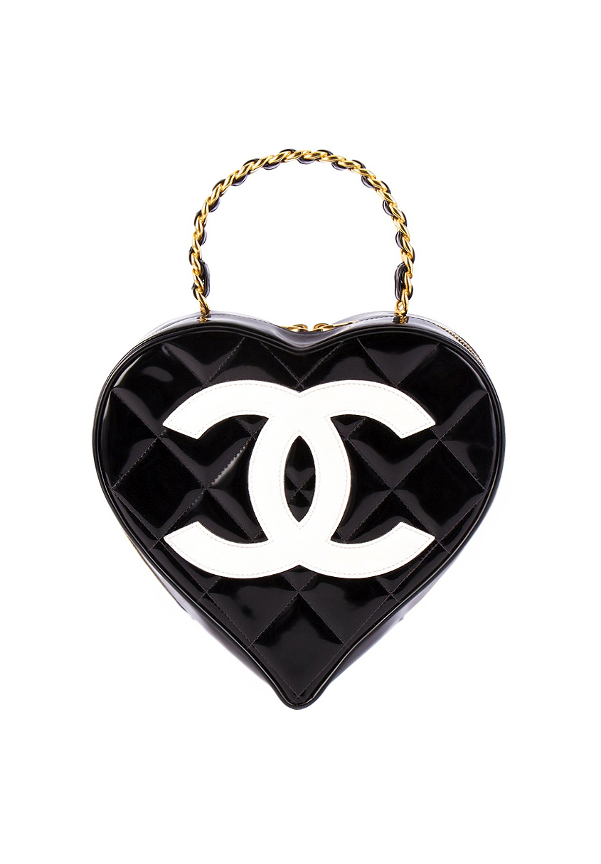 Лаковая сумка Chanel в форме сердца