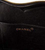 Лаковая сумка Chanel в форме сердца