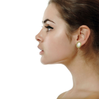 Золотистые клипсы Dior с жемчужиной