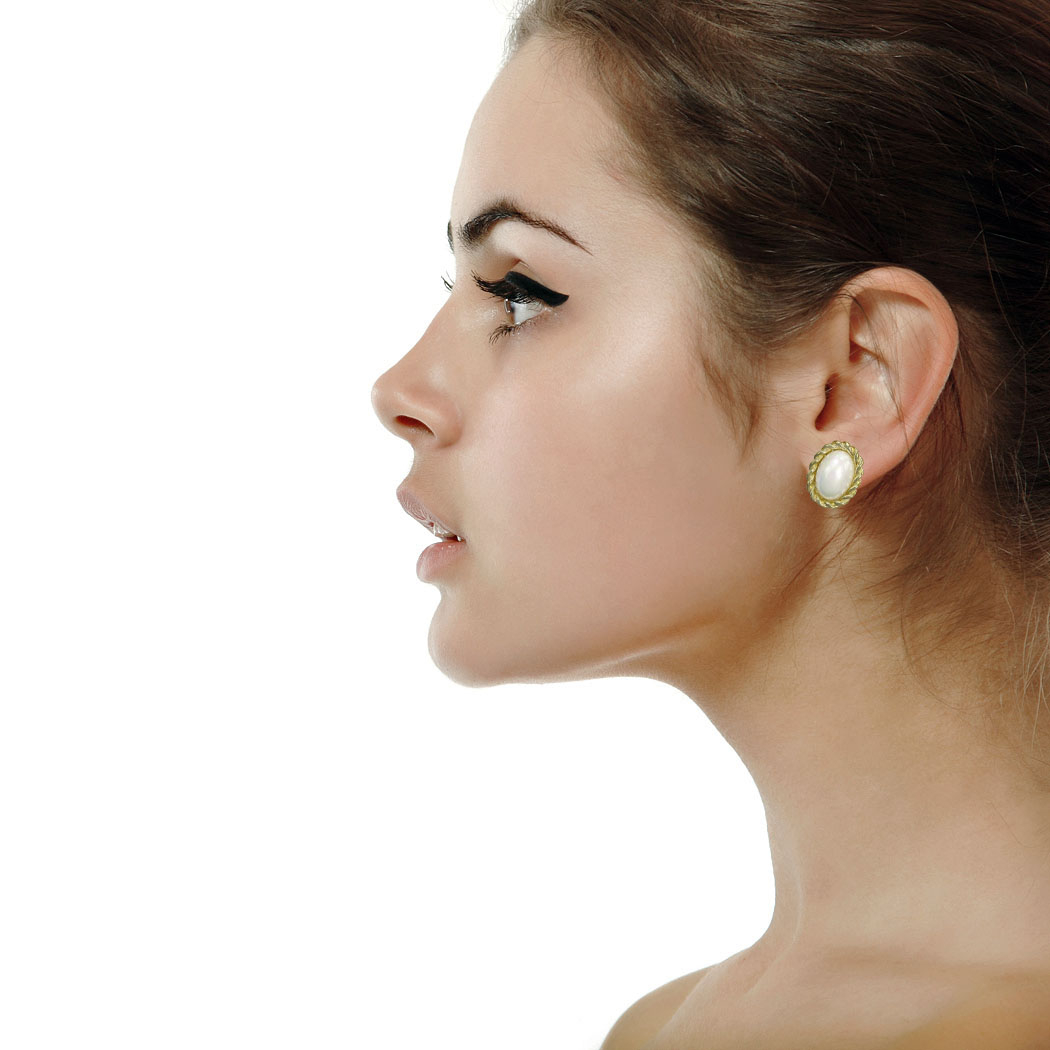 Золотистые клипсы Dior с жемчужиной