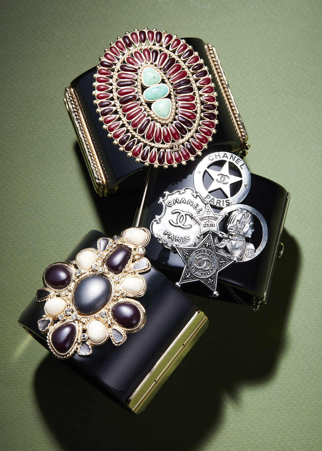 Браслет-кафф Chanel со звездами