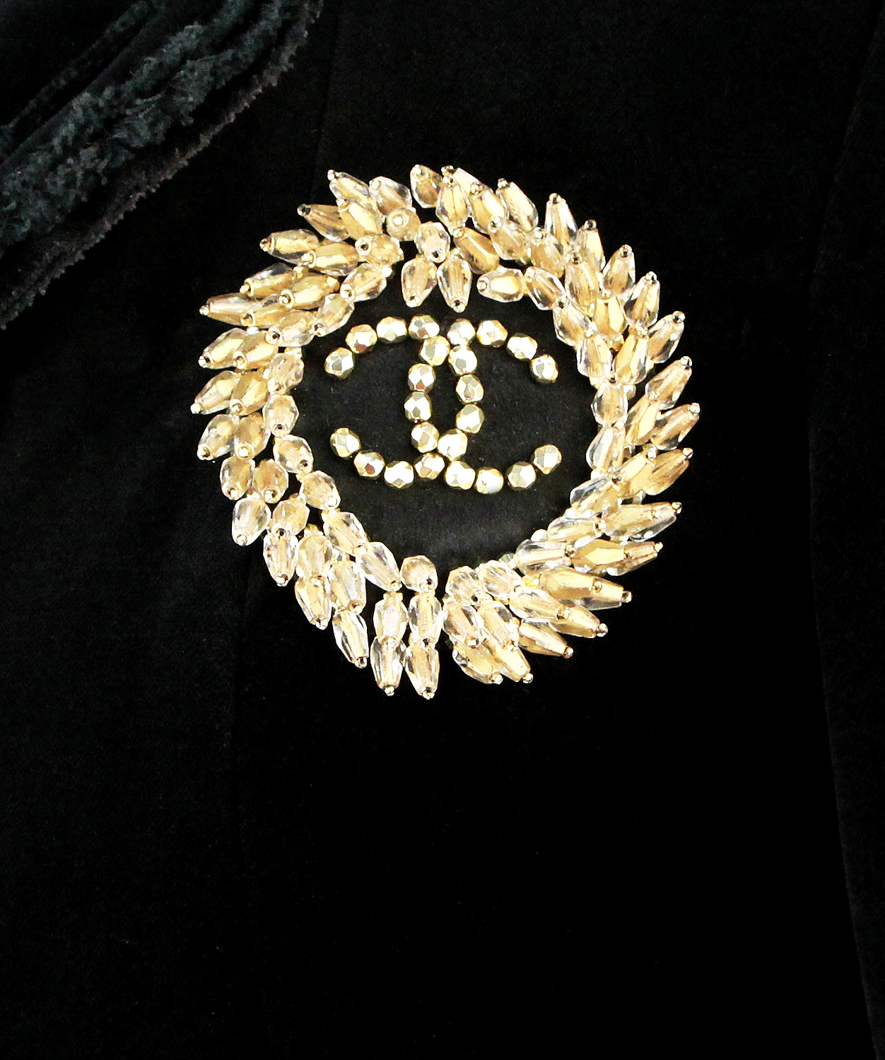 Бархатный черный костюм Chanel