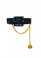 Кожаный ремень Chanel с медальоном