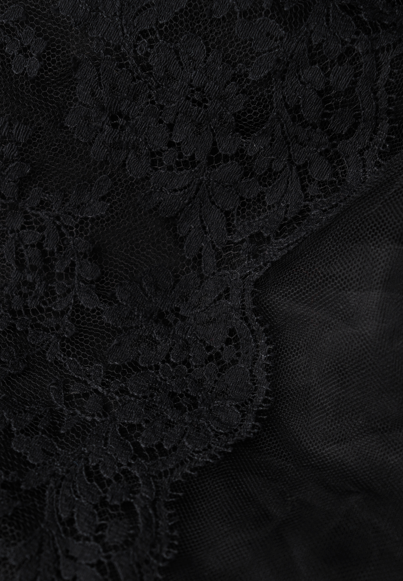 Вечернее платье Valentino с кружевом и кожей