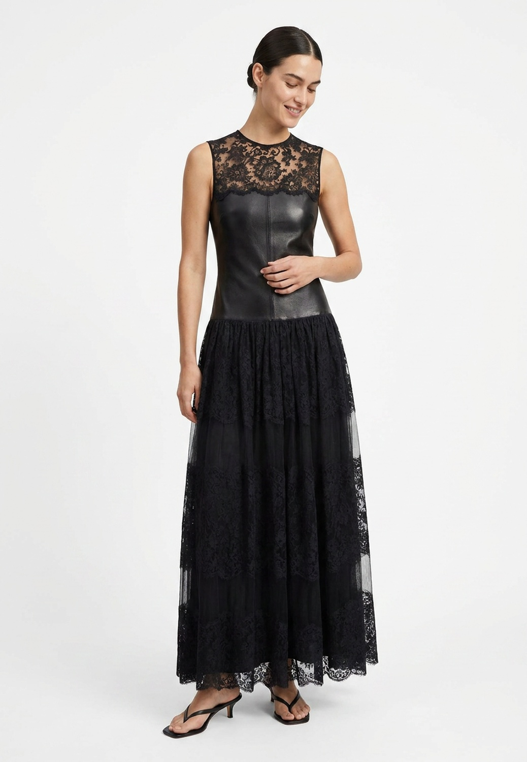 Вечернее платье Valentino с кружевом и кожей