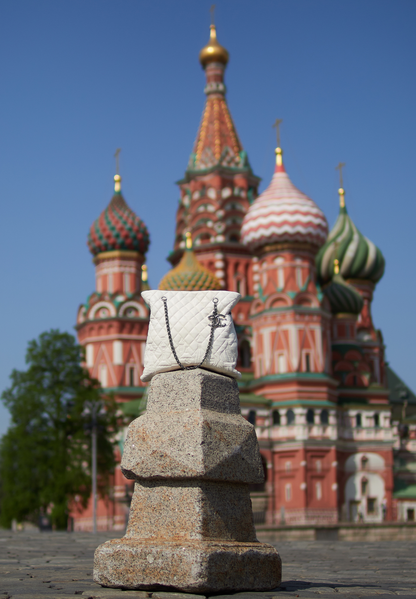 Кожаная сумка Chanel с видом Москвы