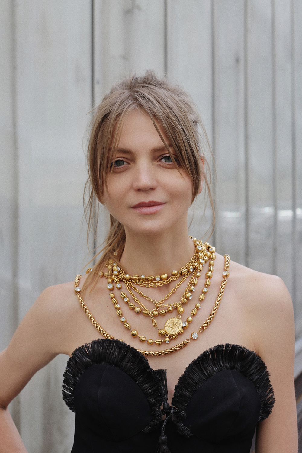 Колье Chanel с логотипом