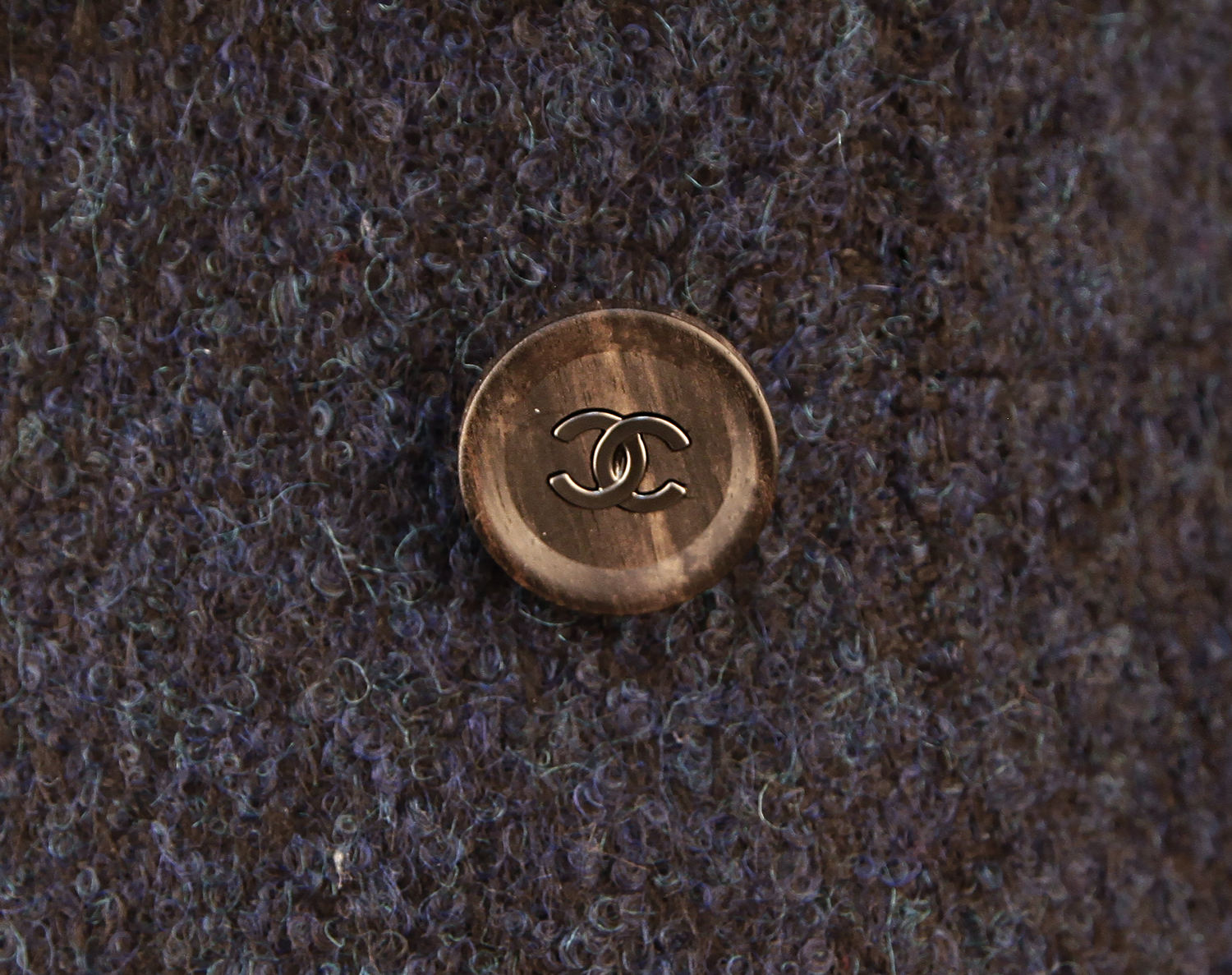 Синее двубортное пальто Chanel