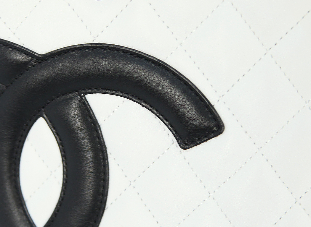 Кожаная сумка-корзинка Chanel с логотипом