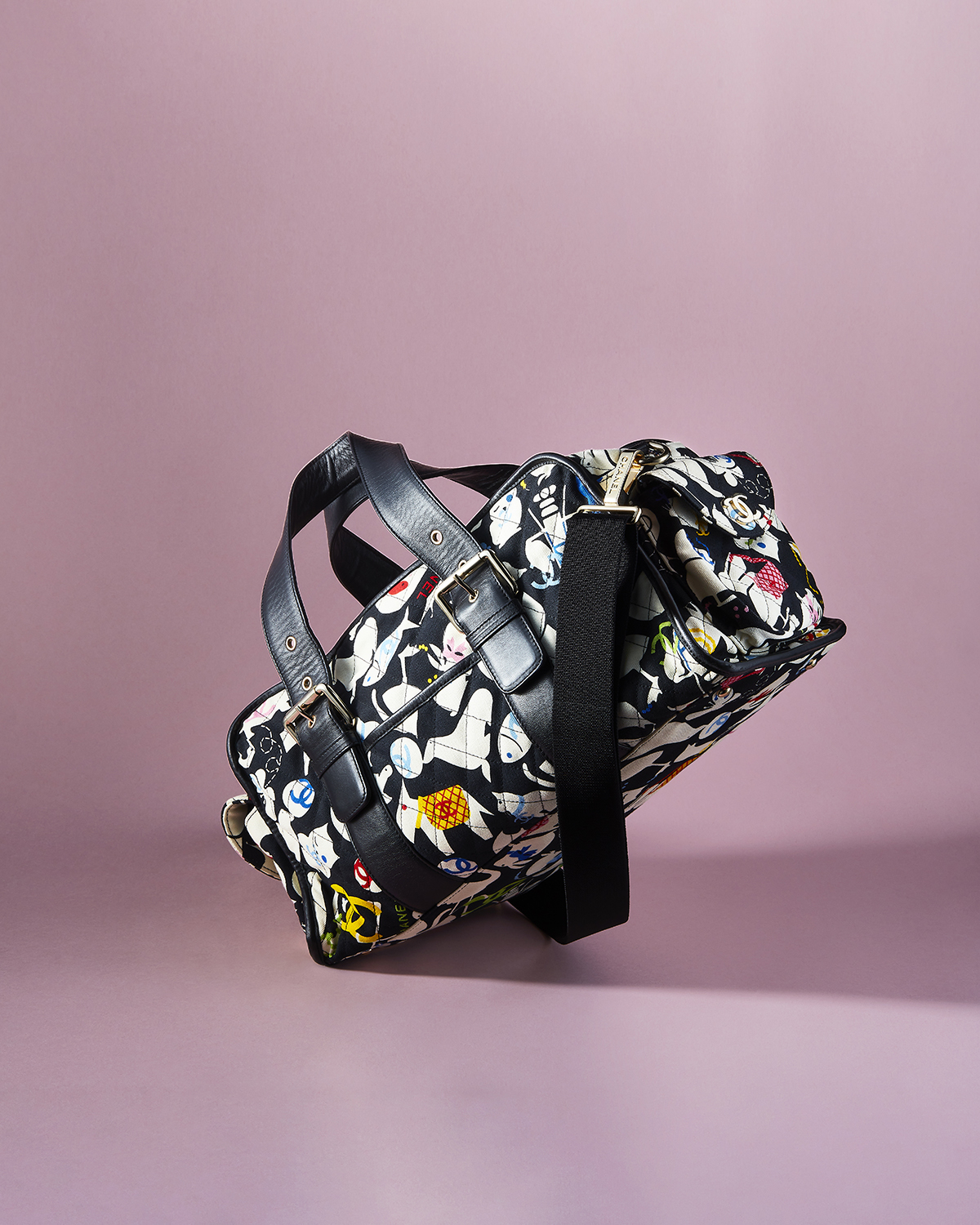 Тканевая сумка Chanel с логотипами