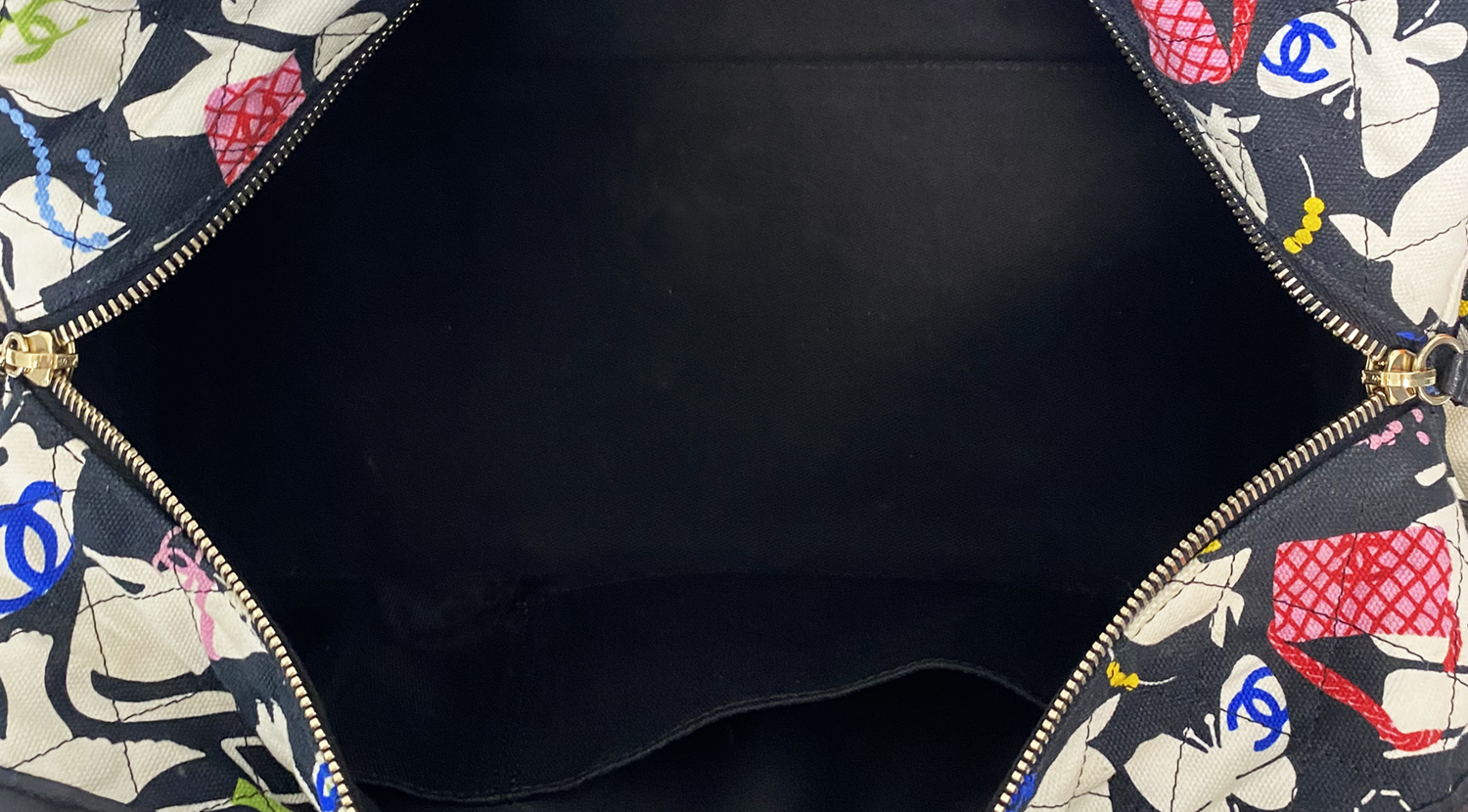 Тканевая сумка Chanel с логотипами