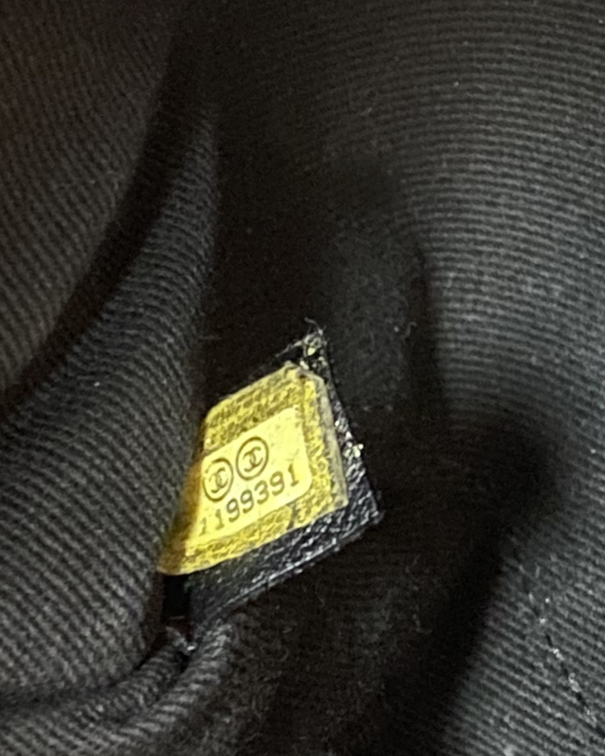 Тканевая сумка Chanel с логотипами