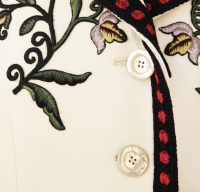 Белый костюм Gucci с вышивкой