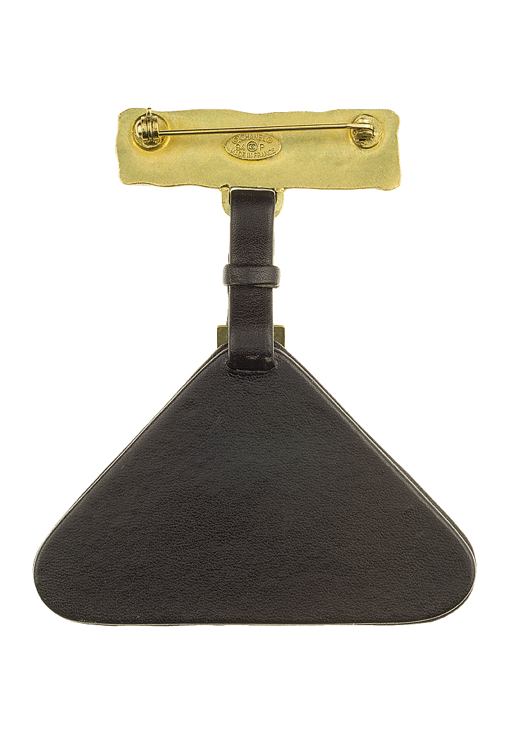 Брошь Chanel в виде дорожной бирки