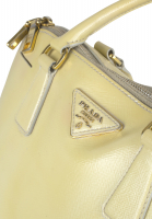 Желтая сумка Prada Saffiano Lux