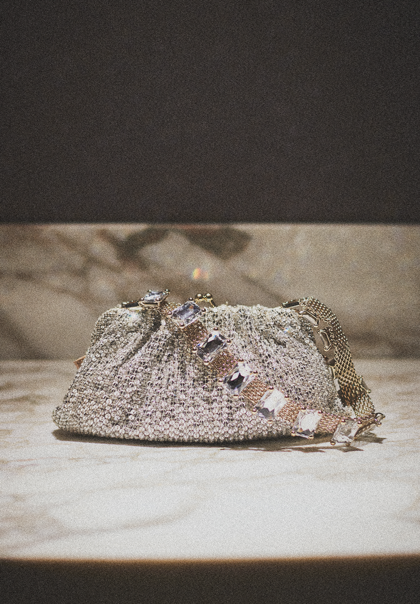 Серебристая сумка Valentino с кристаллами