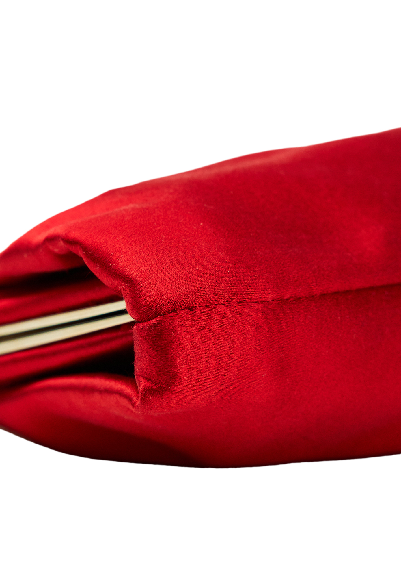 Алая сумка Valentino с кристаллами