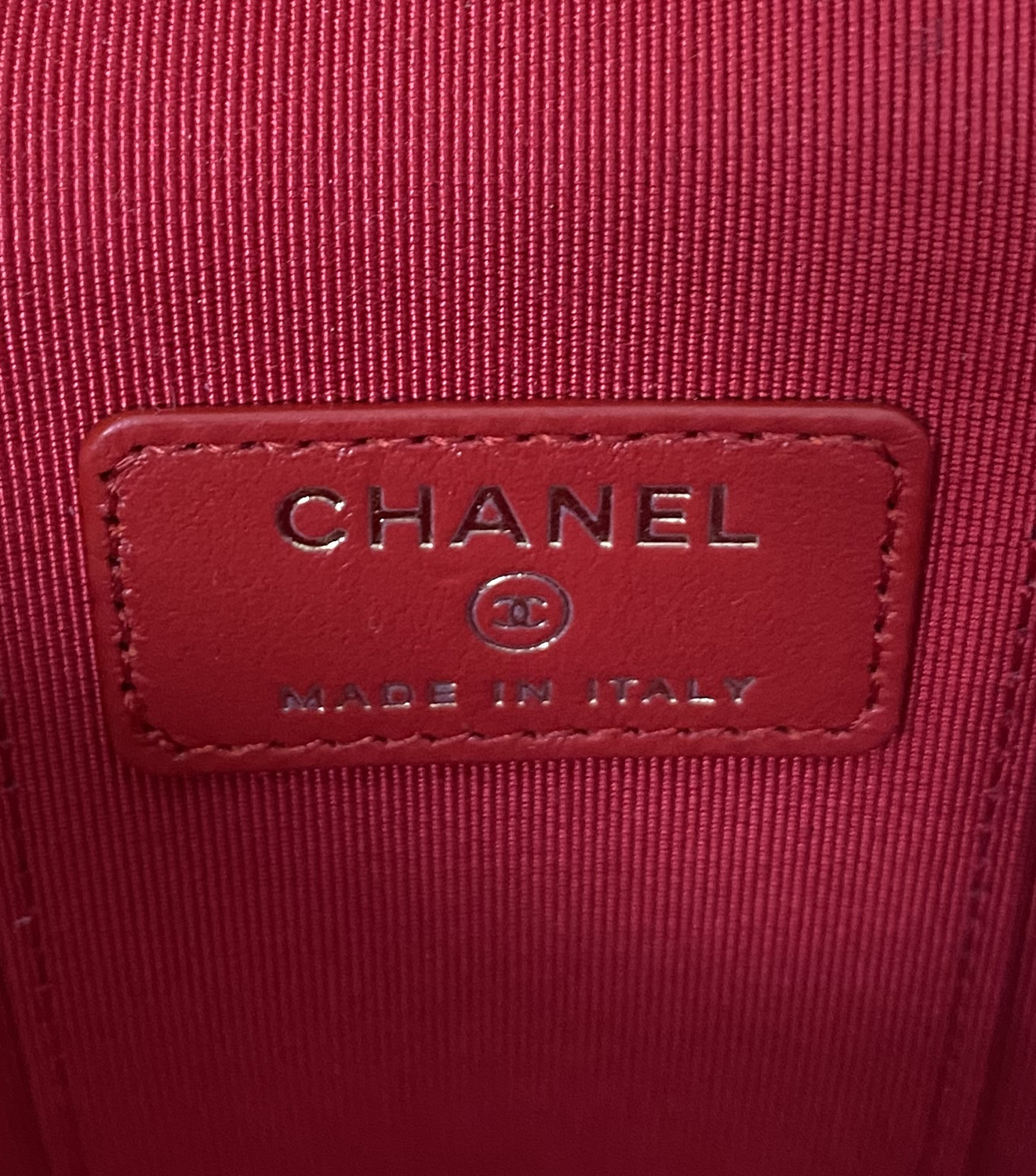 Красная сумка Chanel Vanity Case