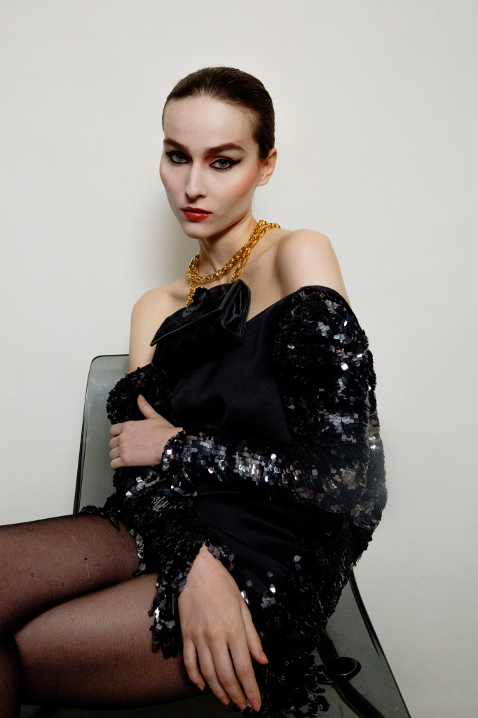 Кутюрное платье Chanel с пайетками