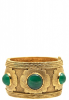 Массивный браслет Chanel с зелеными кабошонами