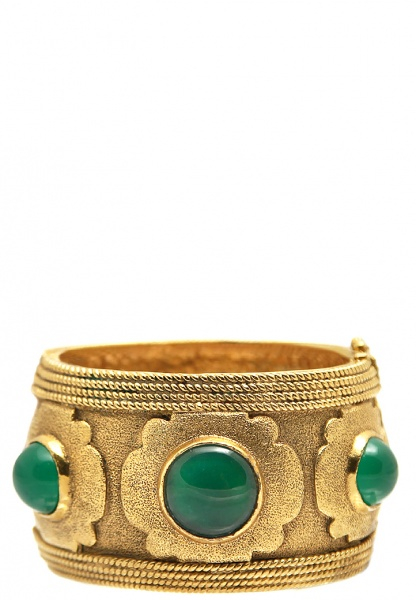 Массивный браслет Chanel с зелеными кабошонами