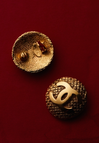 Клипсы Chanel с плетением и логотипом