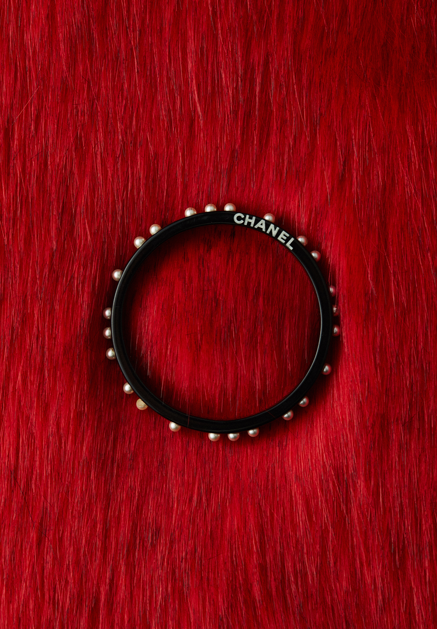 Черный браслет Chanel с жемчугом