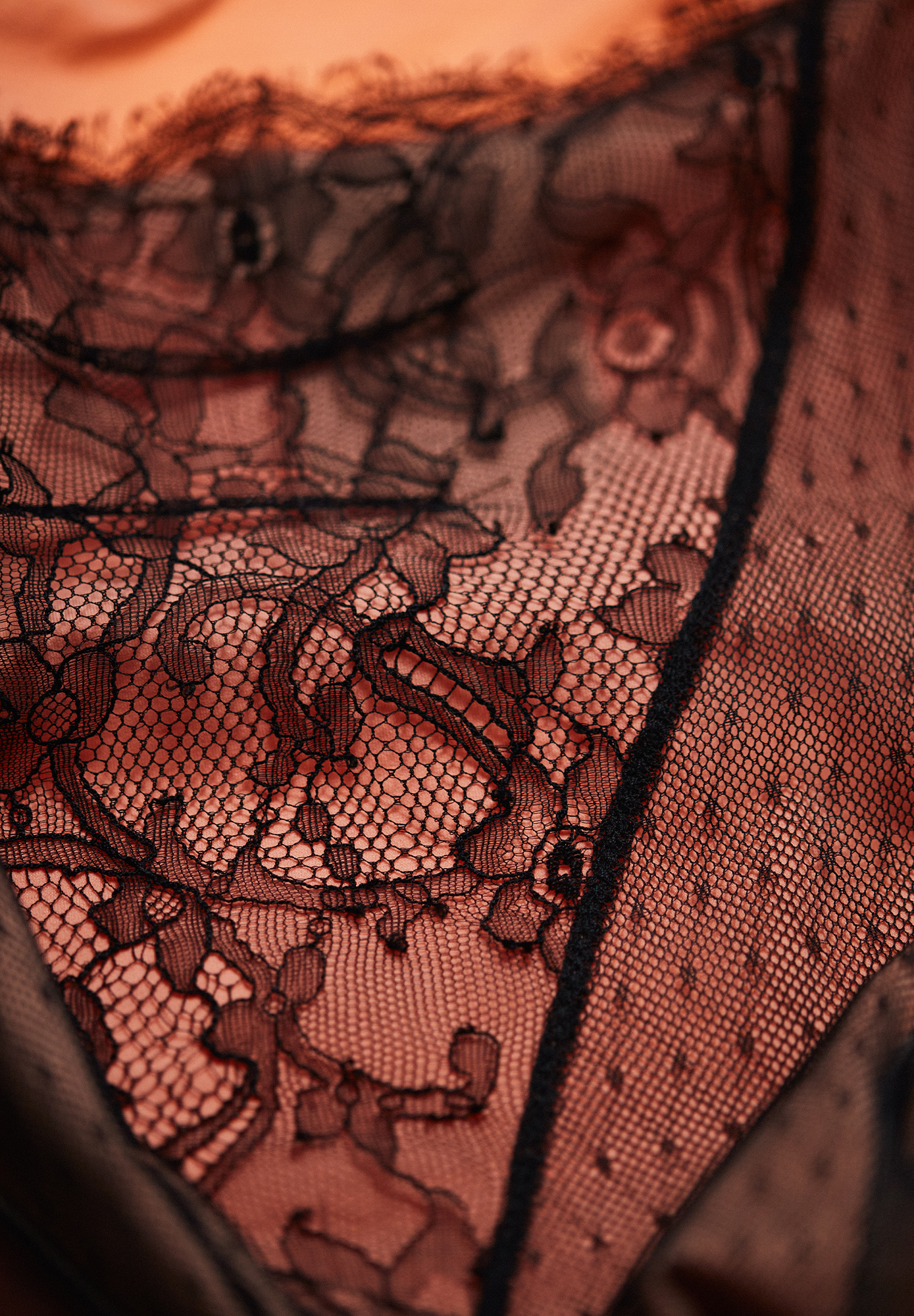 Бежевое платье Christian Dior с кружевом